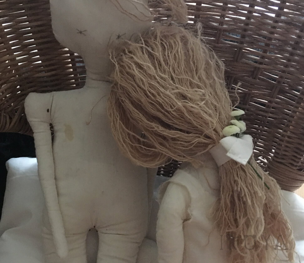 菊の花を手作りの人形の髪飾りとして飾ってみました。（２）