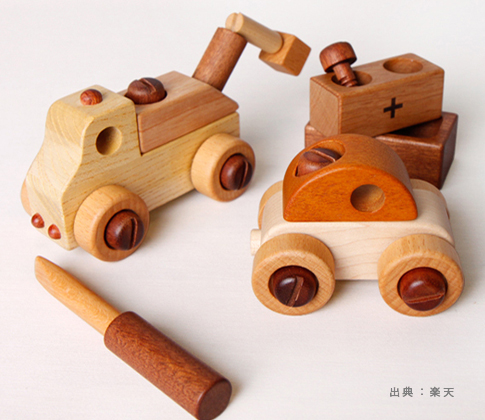 木製の『車』のおもちゃの参考画像（２）