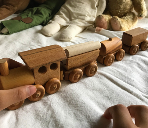 無塗装の『汽車・電車』のおもちゃの参考画像（４）