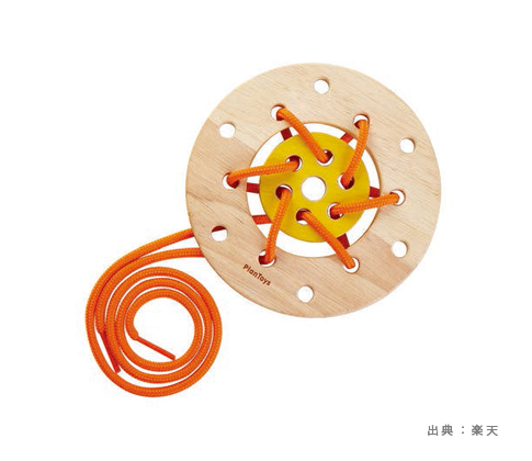 ボード状の『紐通し』のおもちゃの参考画像（２）