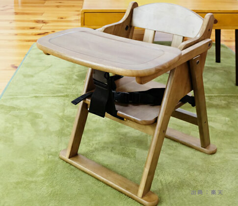 折りたたみ式でテーブル付きの『ローチェア（赤ちゃん向け椅子）』の参考画像（２）
