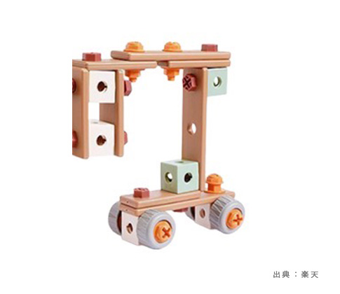 板とネジでつくる、バズビルダーのクレーン車の作品例