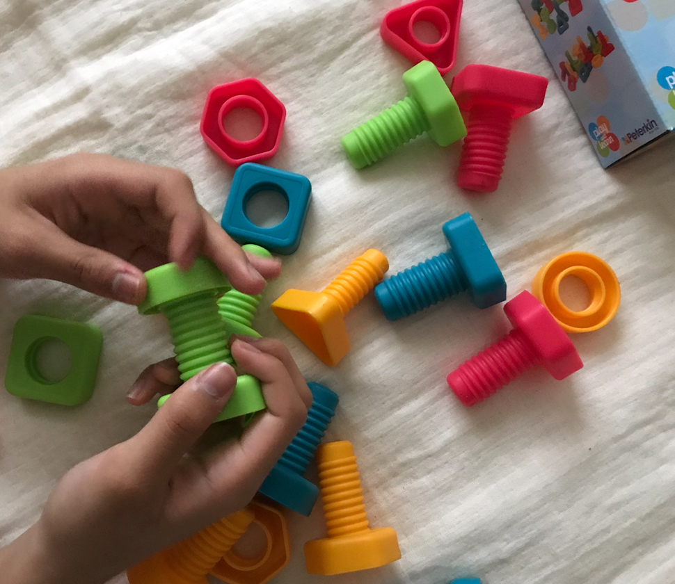 プラントイ 知育玩具 木製玩具 ジオメトリックソーティング 幾何学 木のおもちゃ 幼児 プレゼント 学習 ネオ 誕生日
